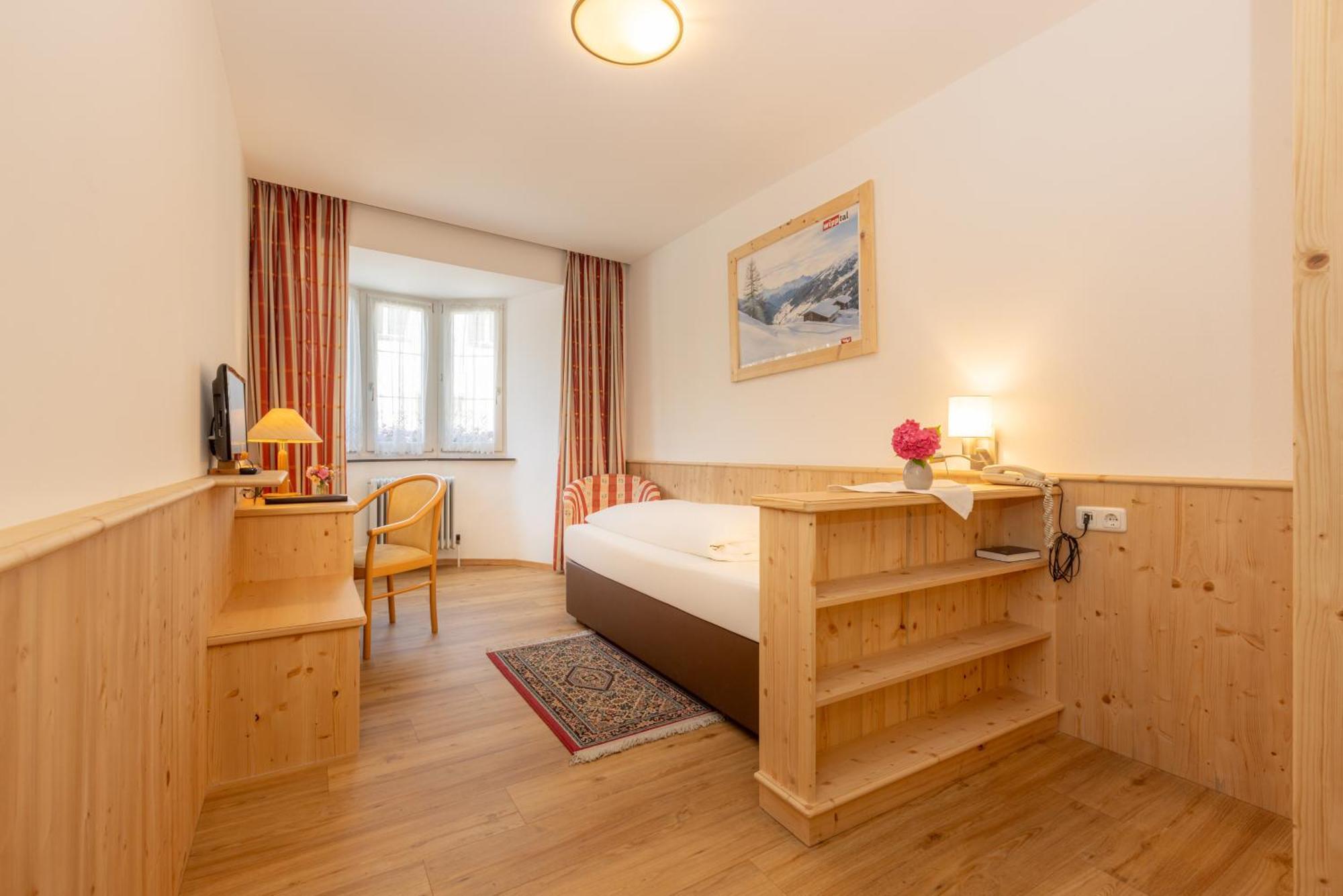 Hotel Krone Matrei am Brenner Extérieur photo