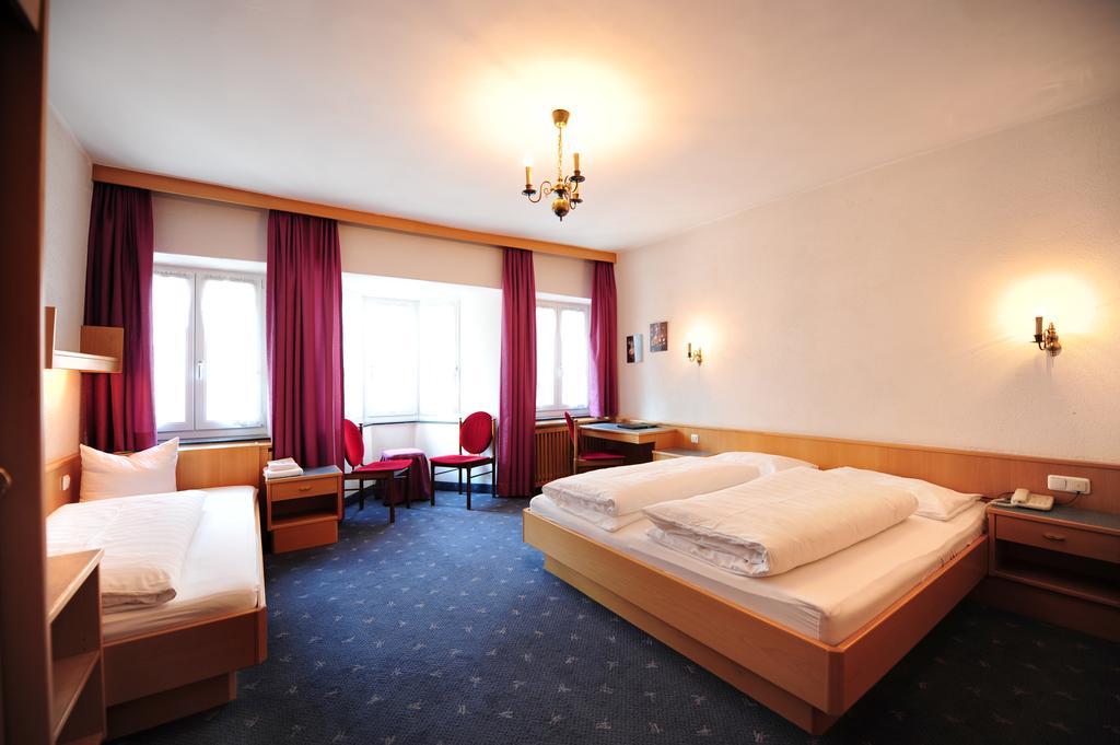 Hotel Krone Matrei am Brenner Extérieur photo