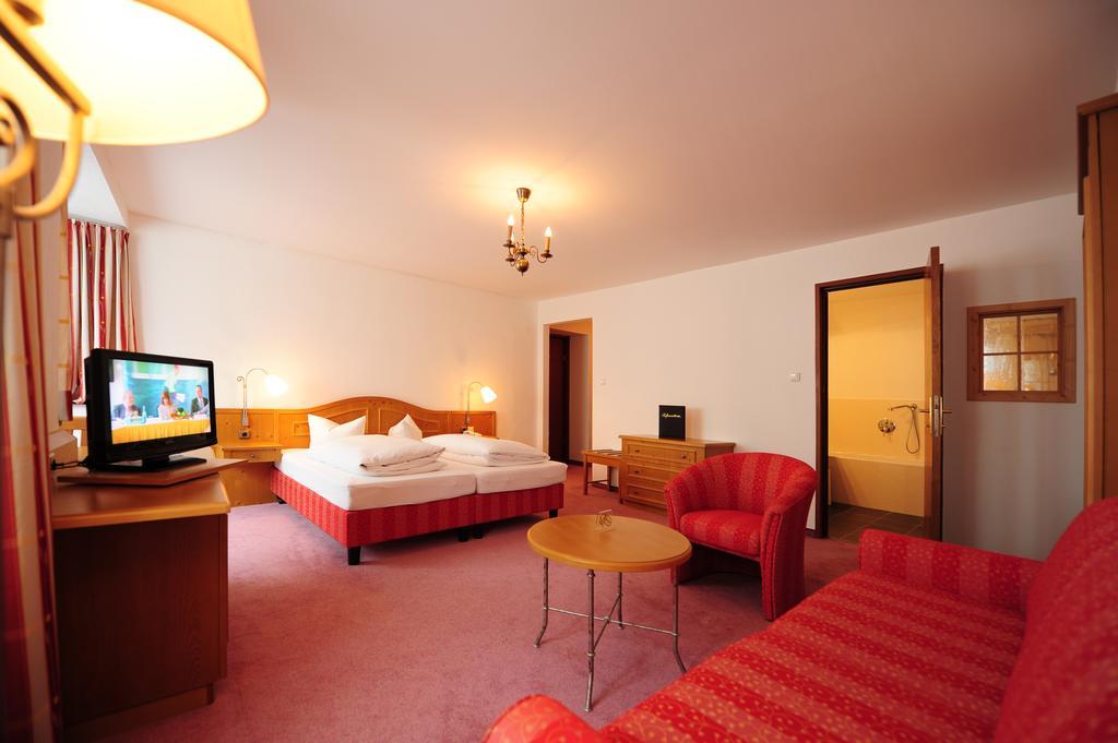 Hotel Krone Matrei am Brenner Extérieur photo