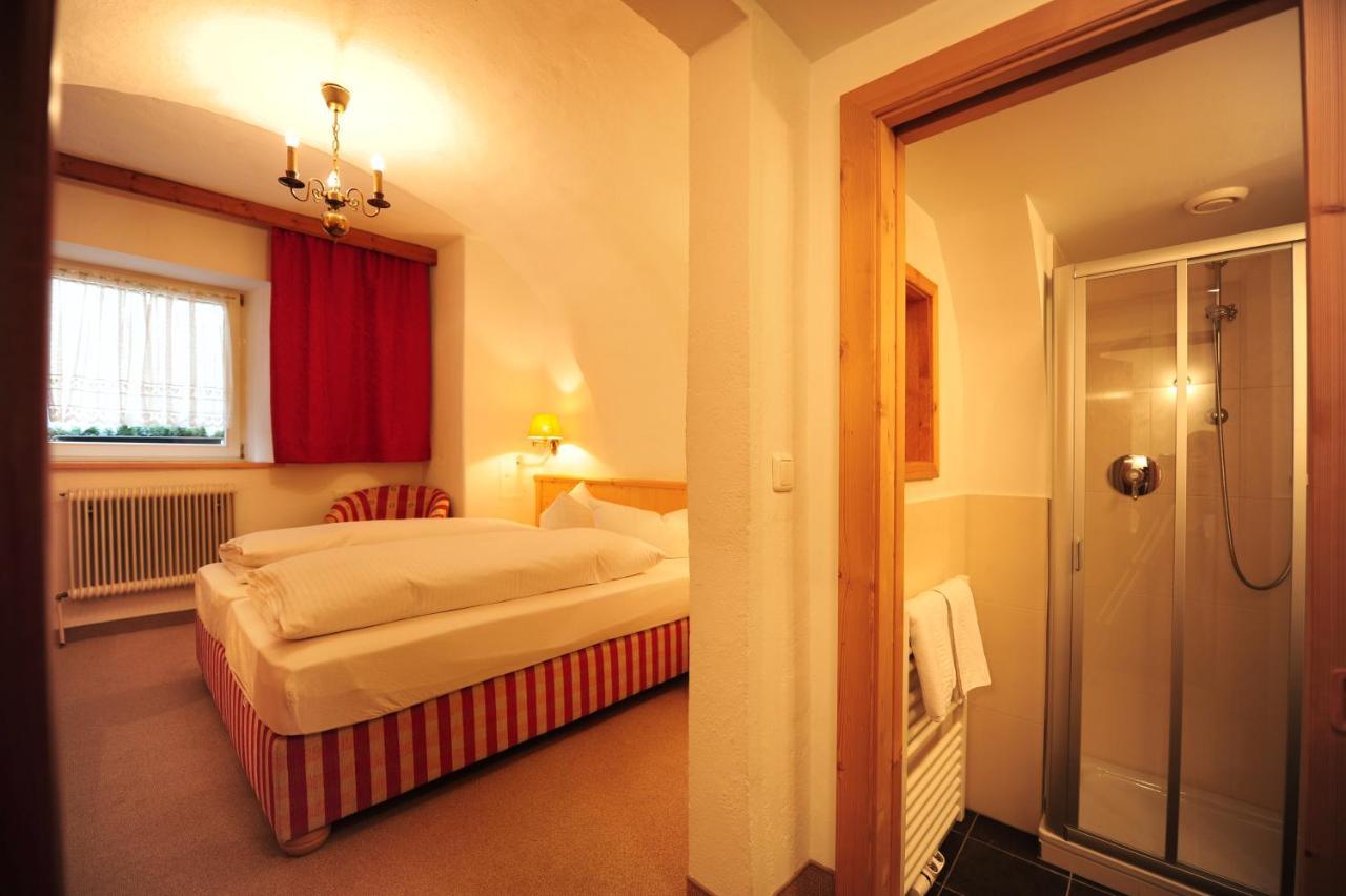 Hotel Krone Matrei am Brenner Extérieur photo