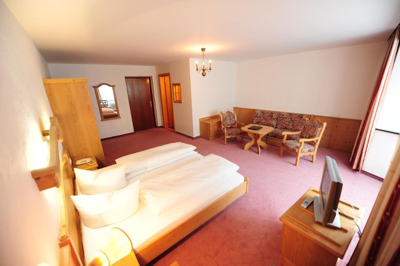 Hotel Krone Matrei am Brenner Extérieur photo