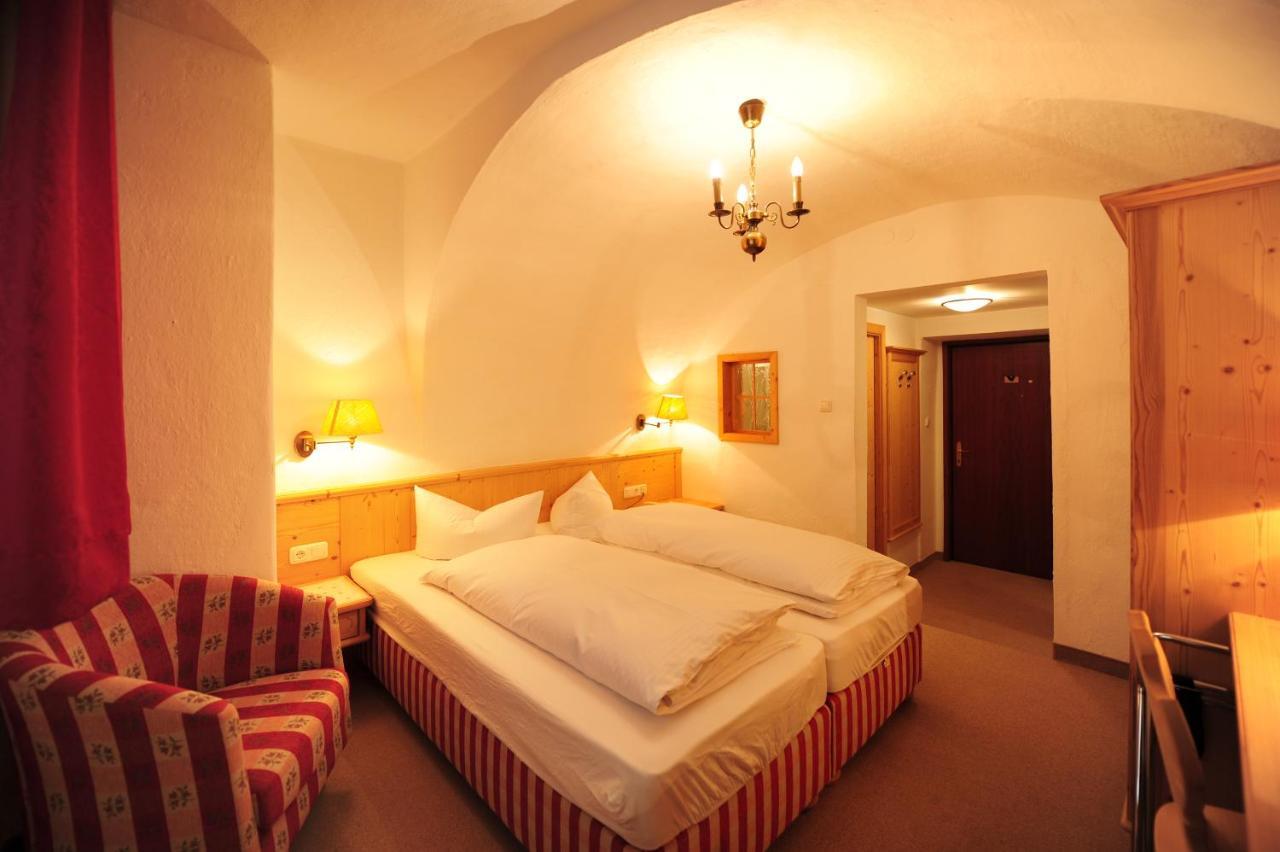 Hotel Krone Matrei am Brenner Extérieur photo