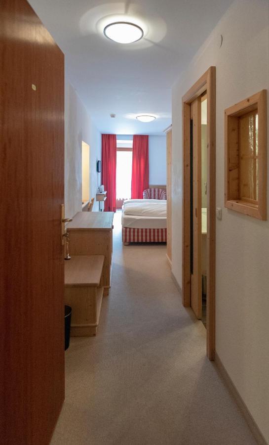 Hotel Krone Matrei am Brenner Extérieur photo