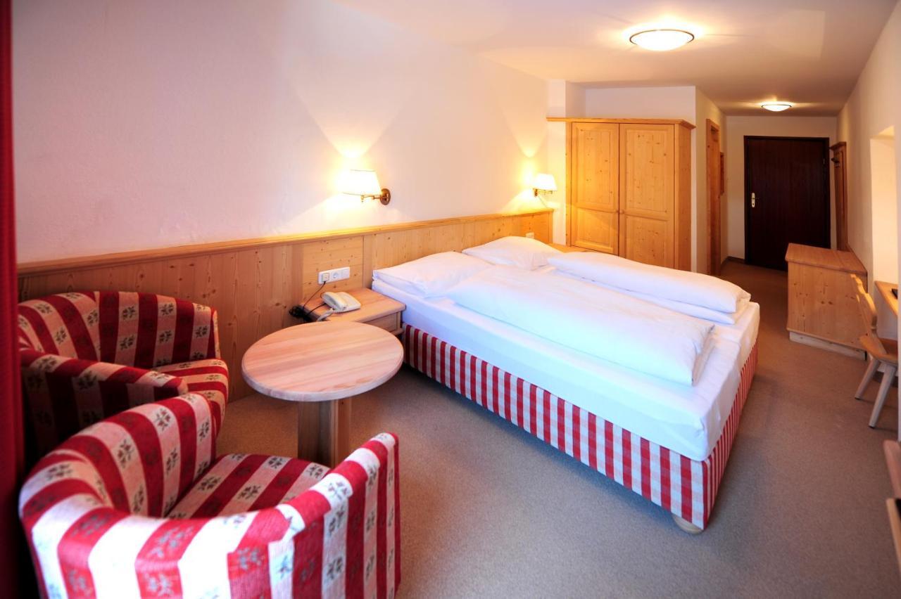 Hotel Krone Matrei am Brenner Extérieur photo