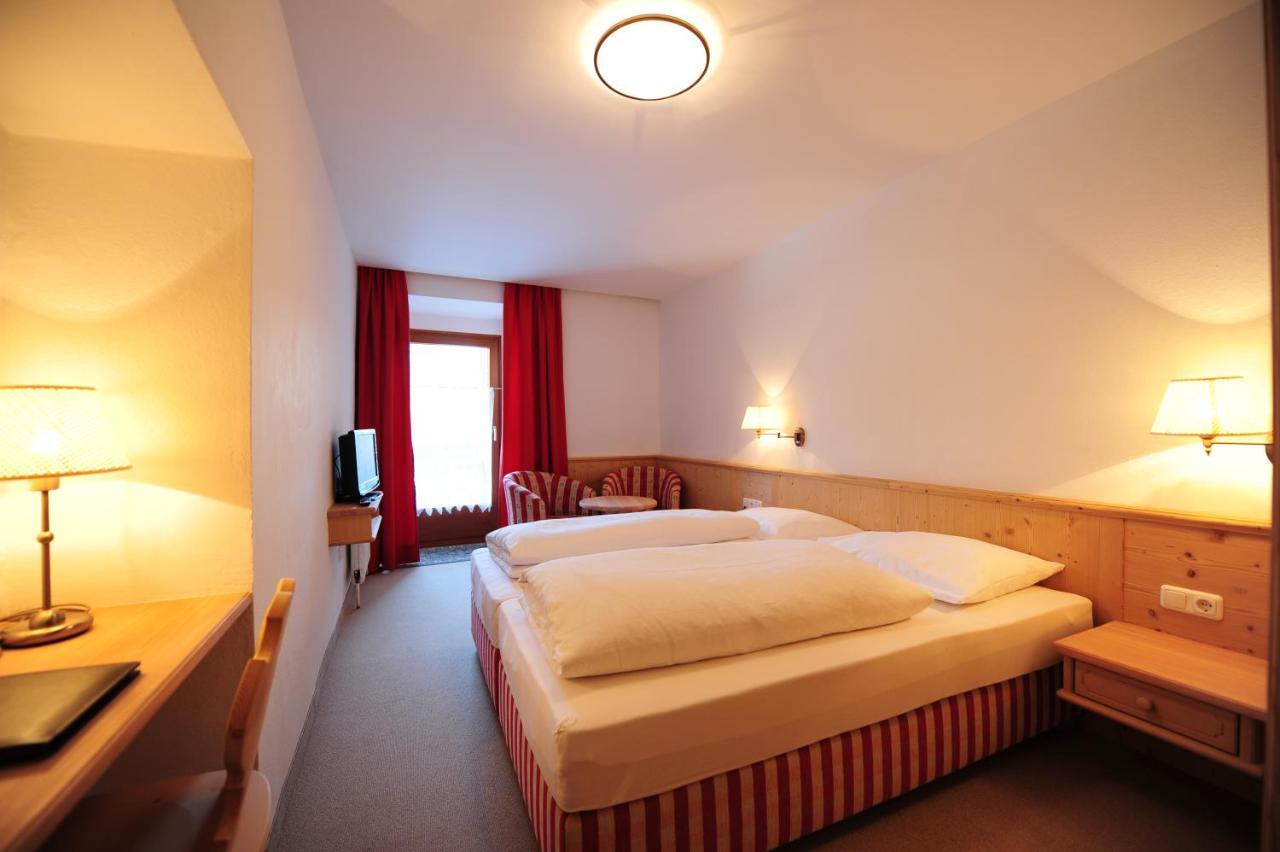 Hotel Krone Matrei am Brenner Extérieur photo