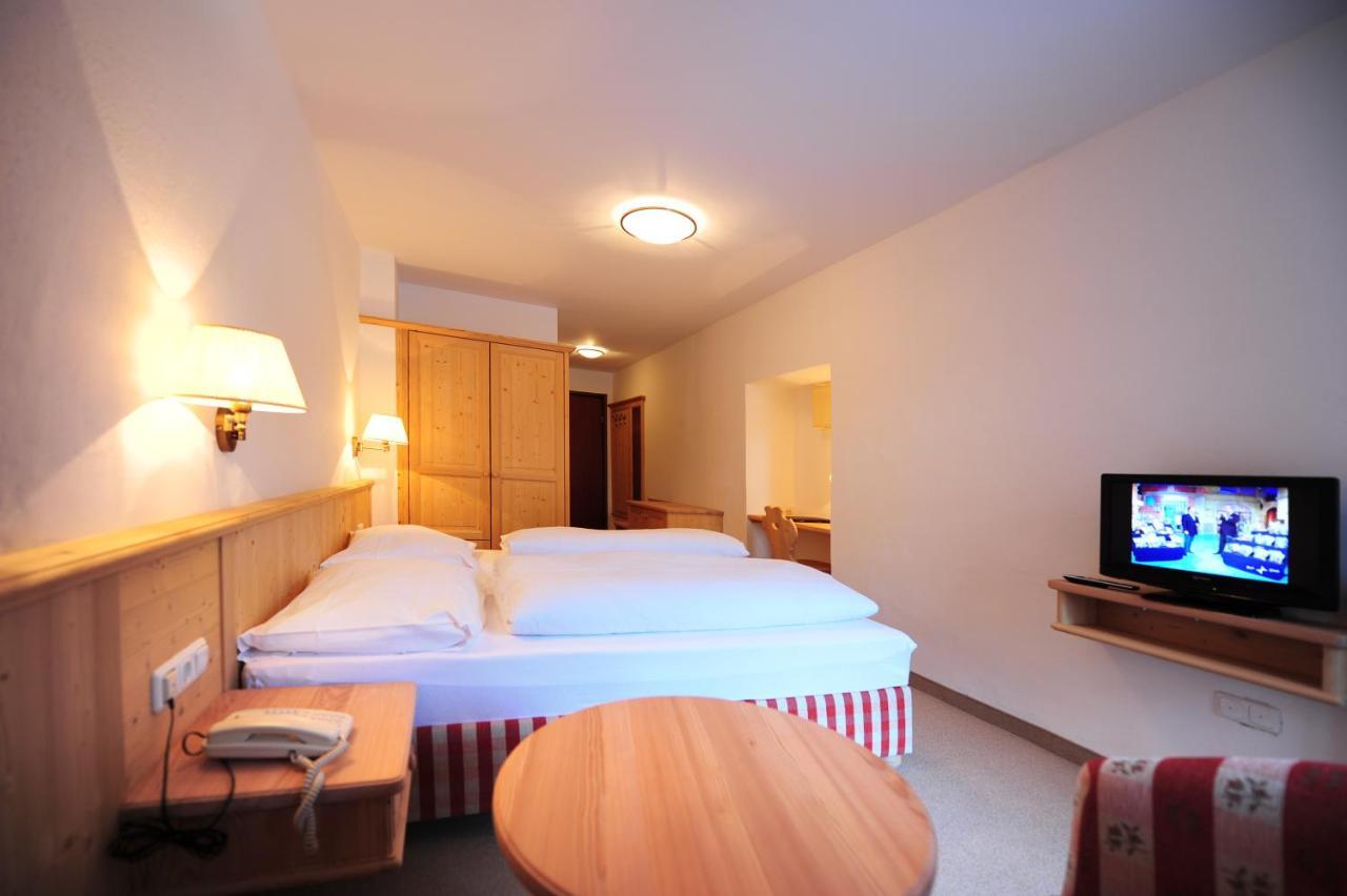Hotel Krone Matrei am Brenner Extérieur photo