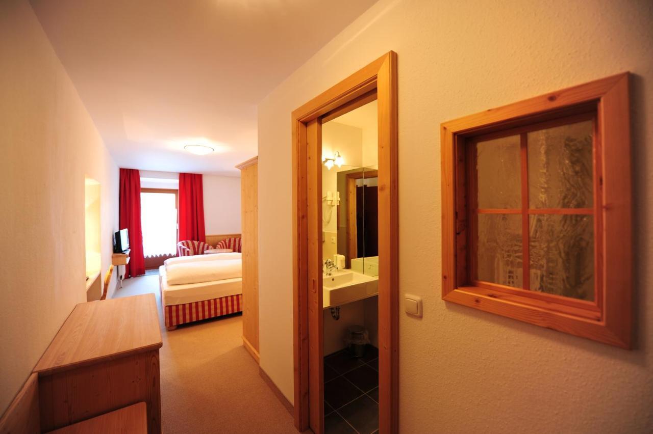 Hotel Krone Matrei am Brenner Extérieur photo